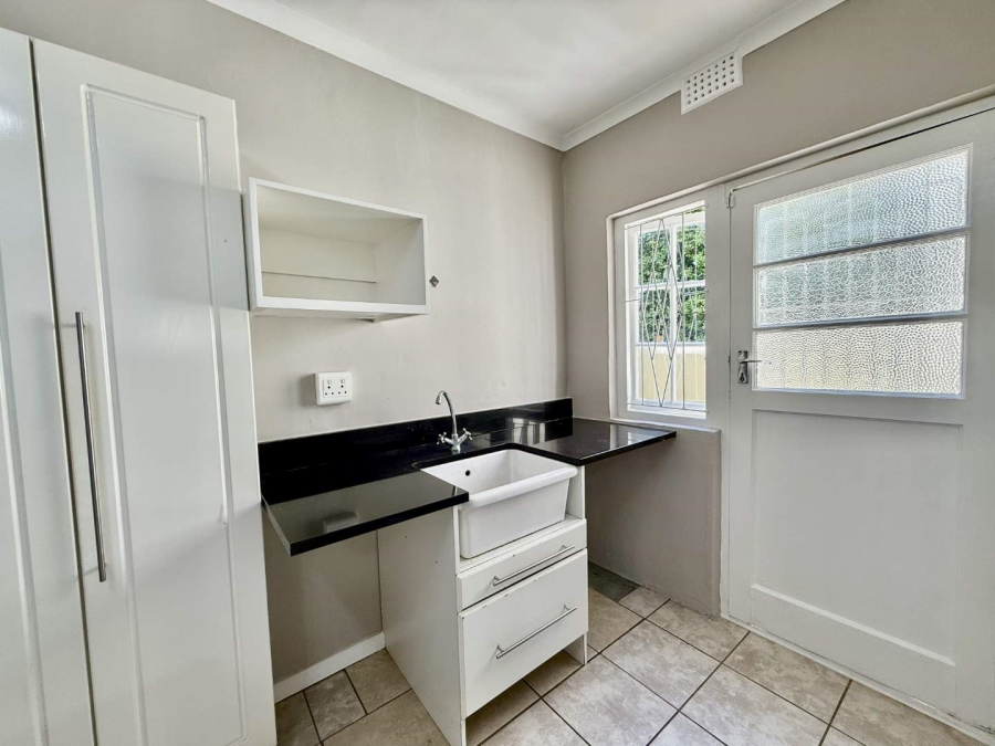 To Let 1 Bedroom Property for Rent in Vredehoek Western Cape